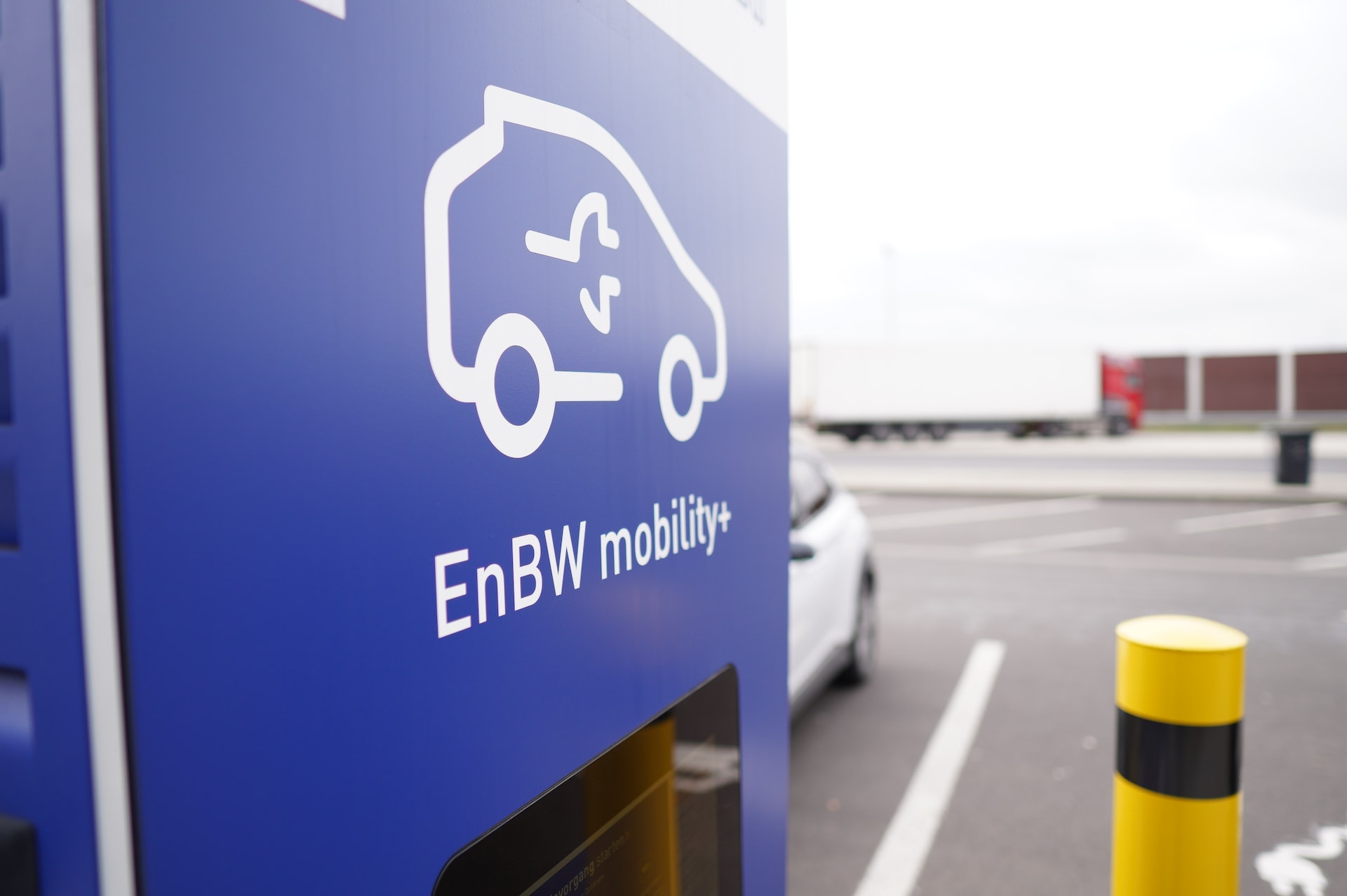 EnBW mobility+ sign.